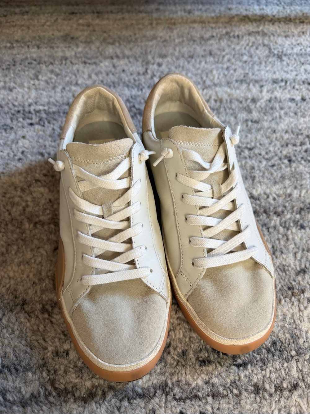 Dolce Vita Suede white and gold accent Sneakers 7.5 great condition!